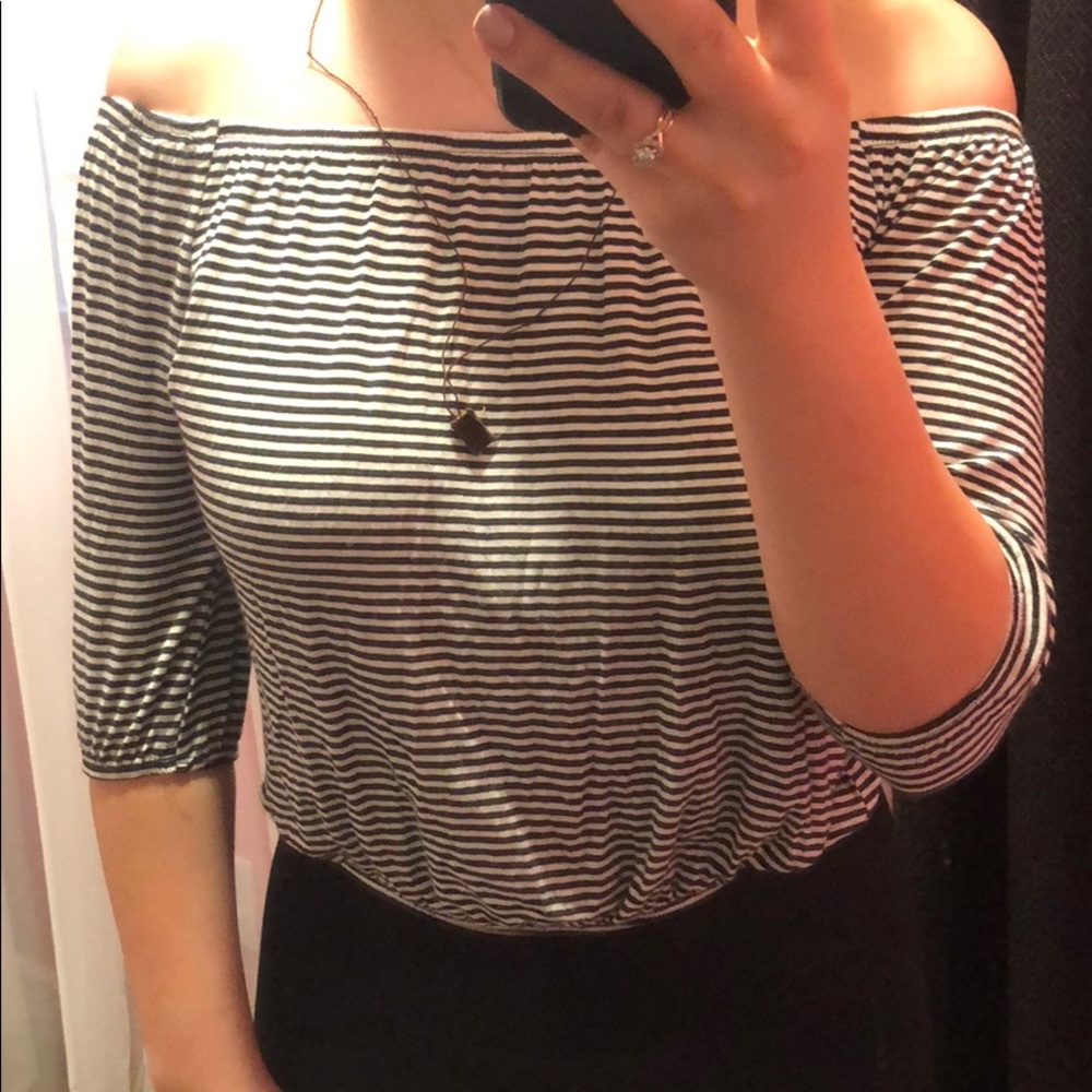 Off the shoulder half sleeve